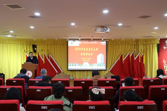 图片包含 天花板, 室内, 房间, 椅子
描述已自动生成